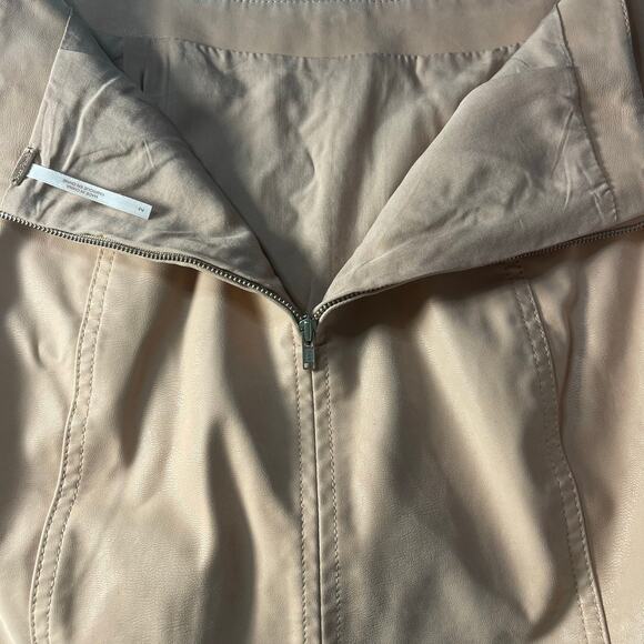 Free People Tan faux leather mini skirt back zip size 2-Preowned - Picture 5 of 6